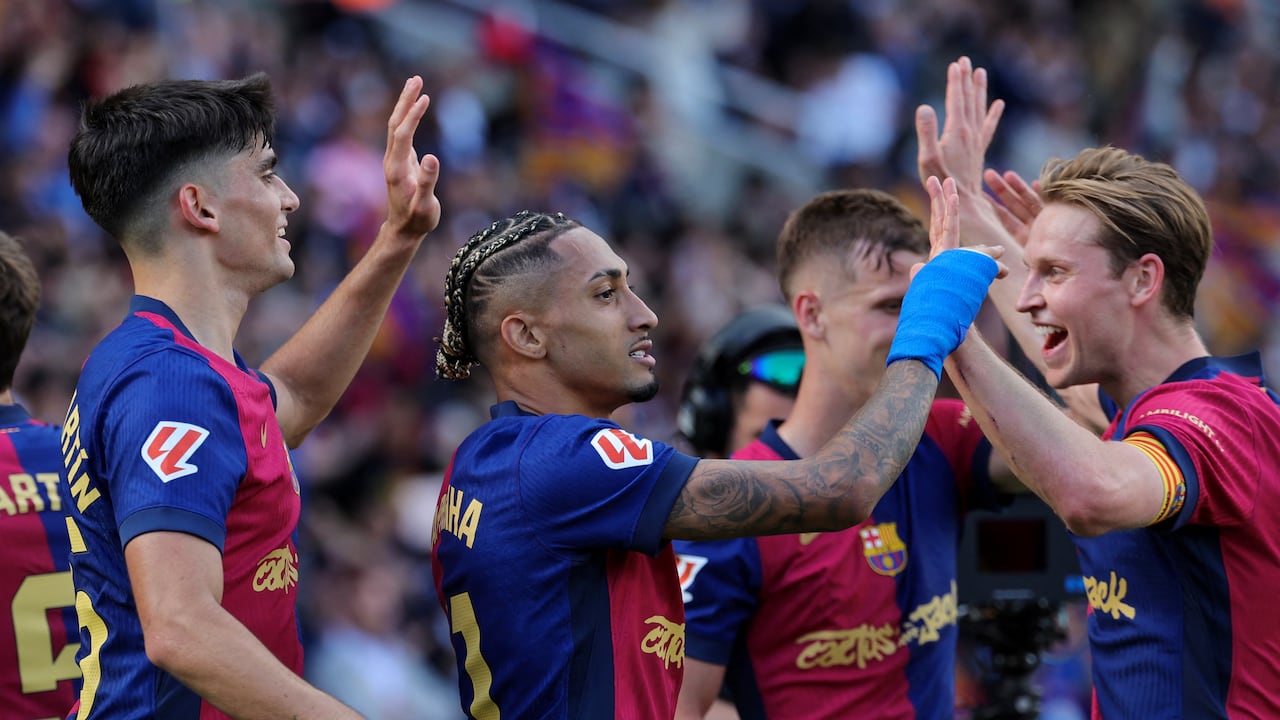 Raphinha renueva con el Barcelona