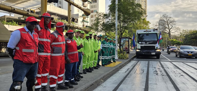 Después de adelantar mesas técnicas, se determinó prorrogar por un año los
contratos de recolección de residuos con las empresas prestadoras del servicio de
aseo en la ciudad contratadas por Emsirva.