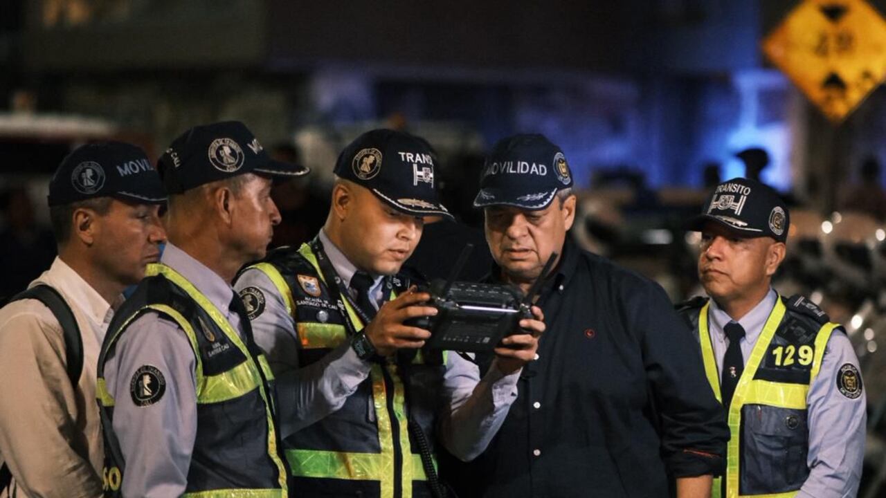 El equipo de agentes de tránsito de la secretaría de Movilidad y el secretario de Gobierno, hacen presencia en los alrededores del Túnel Mundialista.