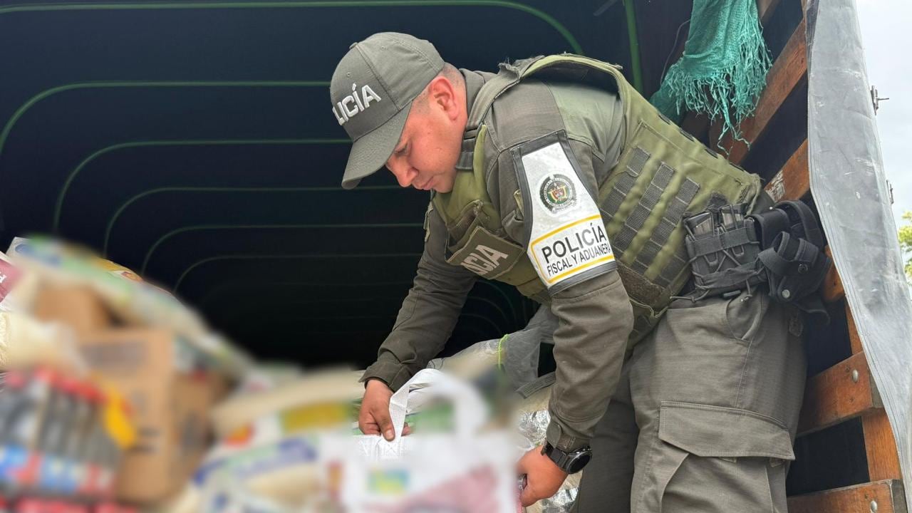 Más de diez toneladas de azúcar y arroz de contrabando fueron decomisadas por la Policía Fiscal y Aduanera (Polfa) en Pasto.