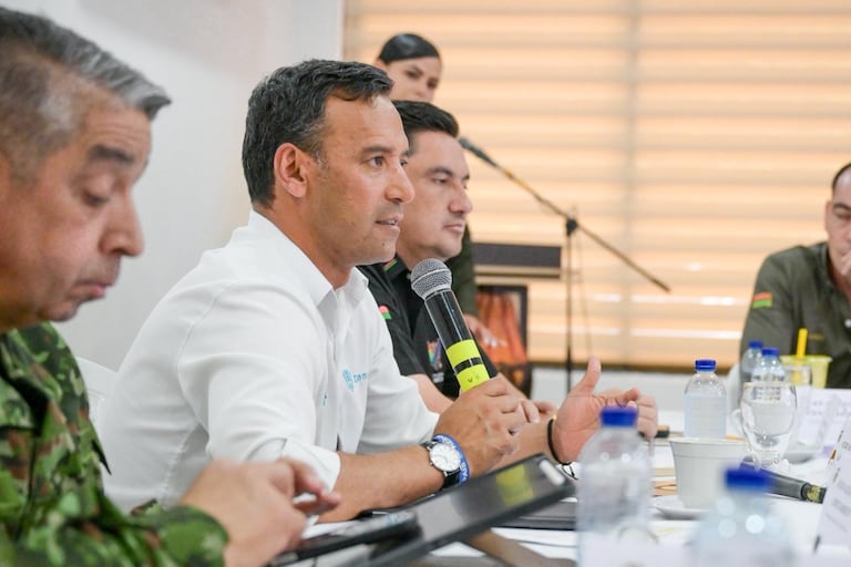 El ministro de Defensa, Pedro Sánchez, lideró una reunión estratégica de seguridad en el departamento de Arauca.