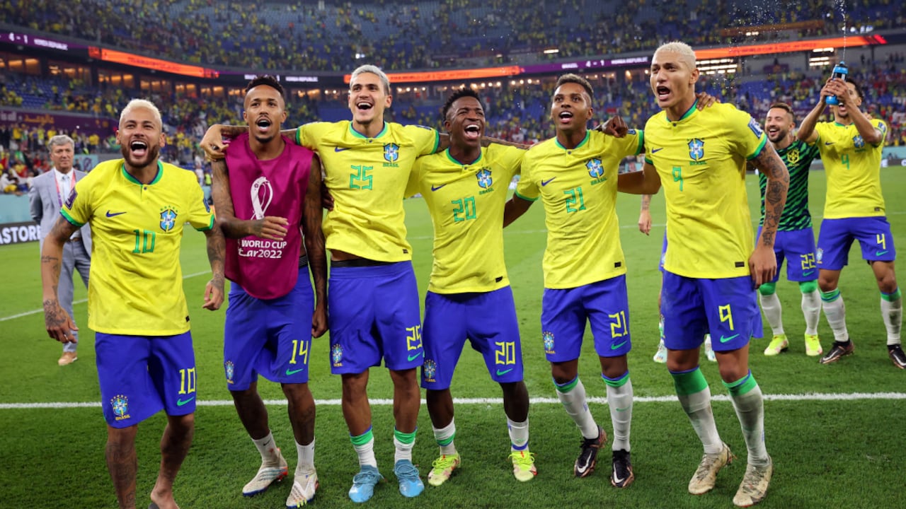 Soccer Football - FIFA World Cup Qatar 2022 - Round of 16 - Brazil v South Korea - Stadium 974, Doha, Qatar - December 5, 2022 Brazil's Neymar, Eder Militao, Pedro, Vinicius Junior, Rodrygo and Richarlison celebrate qualifying for the quarter finals REUTERS/Kim Hong-Ji