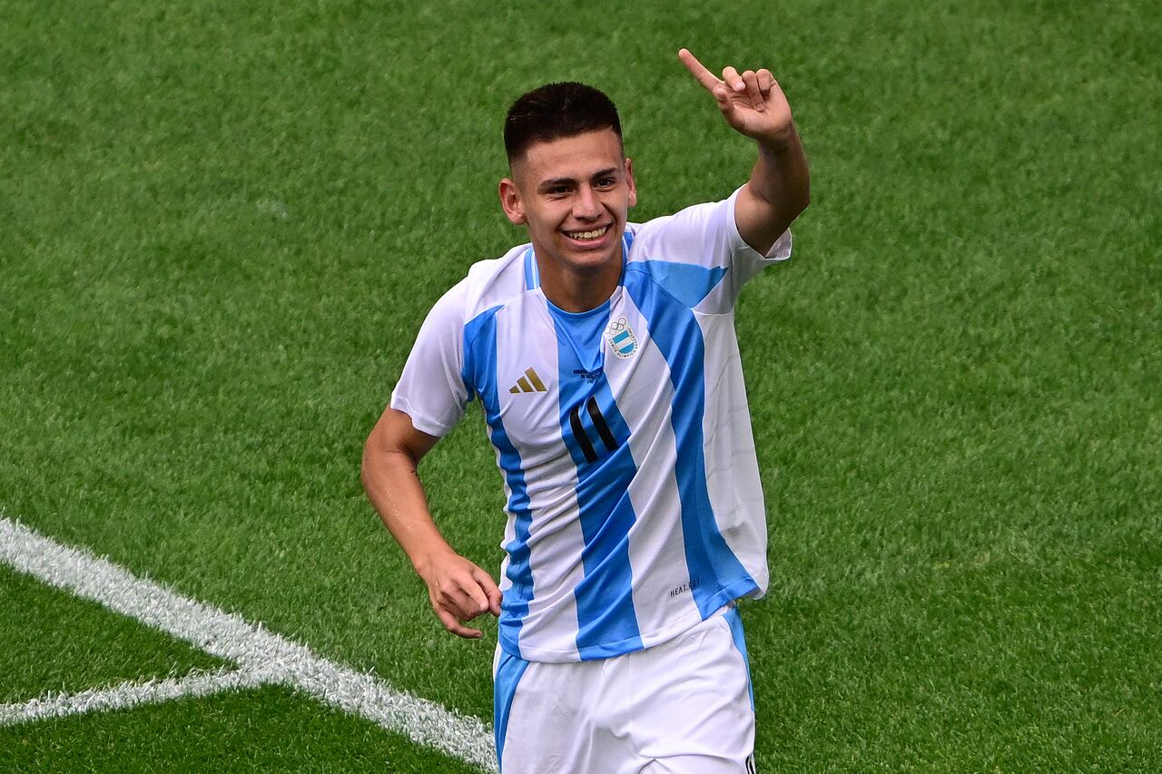 Claudio Echeverri celebrando su gol ante Ucrania en los Juegos Olímpicos 2024.