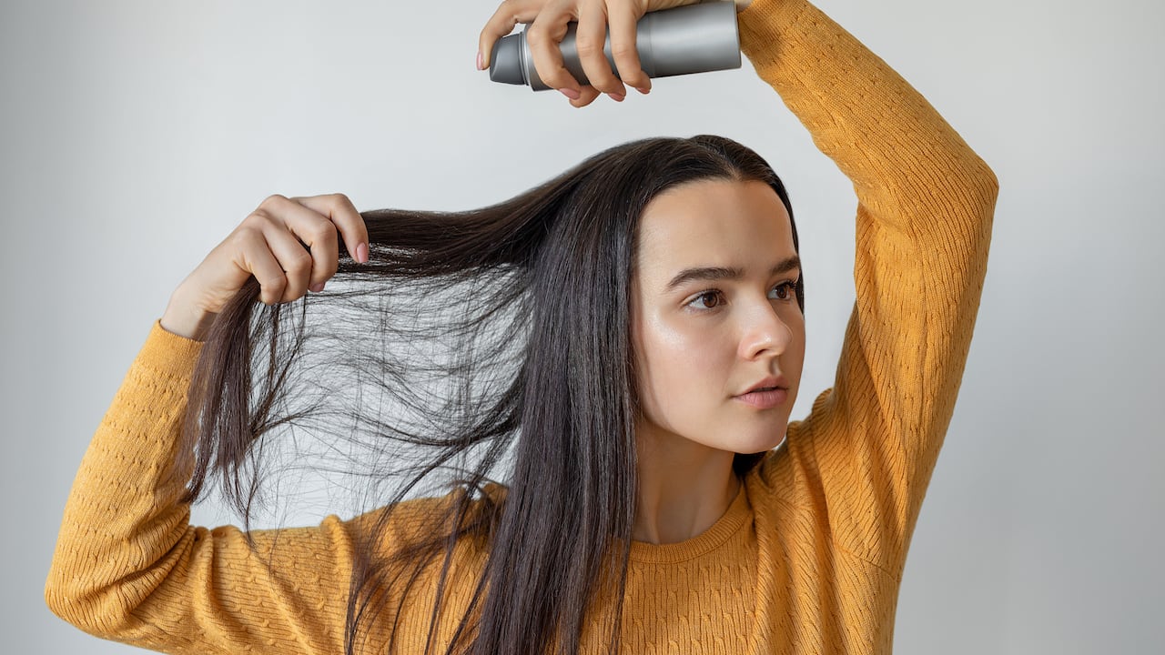 Así puede evitar que el cabello se vea graso.