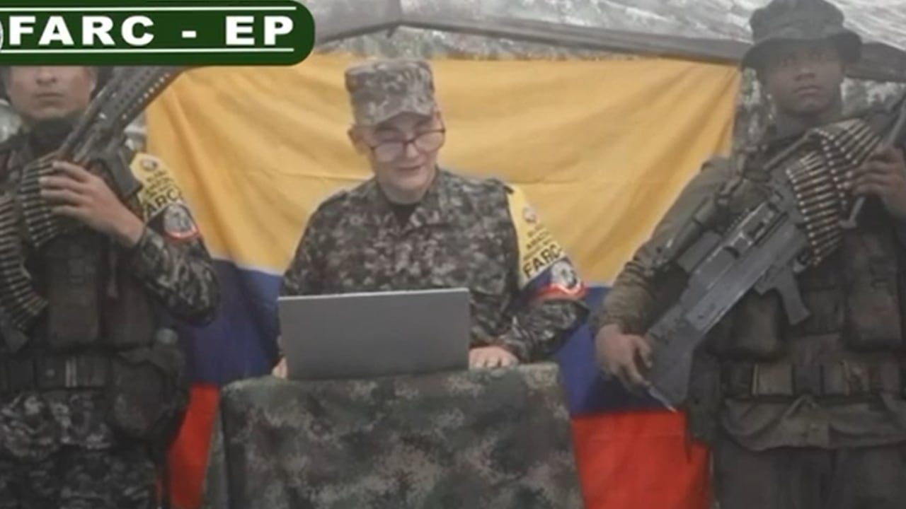 Este es un pantallazo del vídeo que compartieron las disidencias de las Farc en la tarde de este jueves 8 de enero con el fin de invitar a los demás grupos guerrilleros a luchar contras los Estados Unidos.