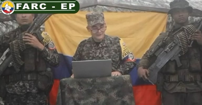 Este es un pantallazo del vídeo que compartieron las disidencias de las Farc en la tarde de este jueves 8 de enero con el fin de invitar a los demás grupos guerrilleros a luchar contras los Estados Unidos.