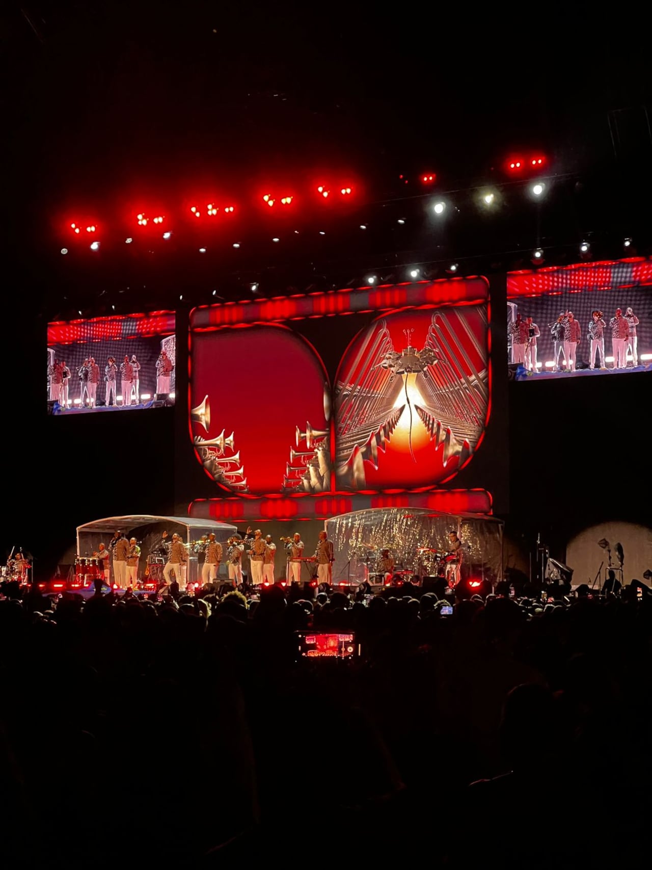 El Grupo Niche abrió el concierto de Shakira con sabor a Valle del Cauca. Raúl Palacios, El País.