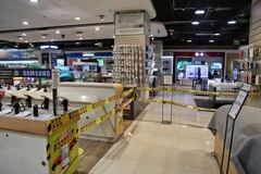 Las autoridades tomaron la sustancia y se la llevaron para investigarla.