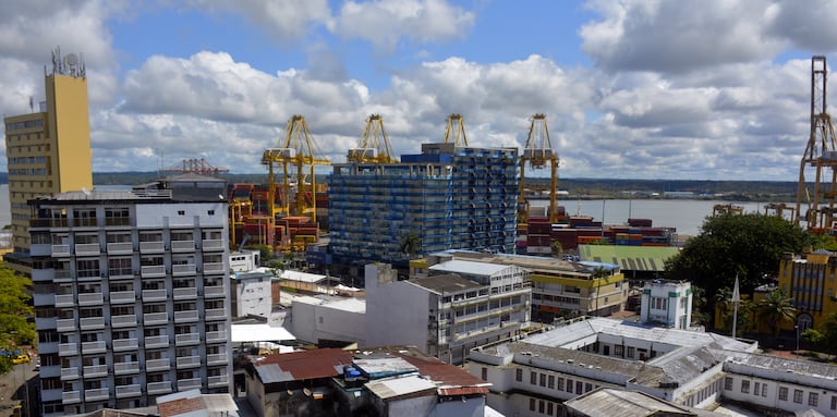Buenaventura como destino turístico. El pasado miércoles 22 de noviembre, Buenaventura recibió por primera vez un crucero en su puerto. En el navío bautizado MS Hamburg arribaron cuatrocientos turistas alemanes, que desembarcaron para conocer la oferta cultural, gastronómica y natural del distrito especial.