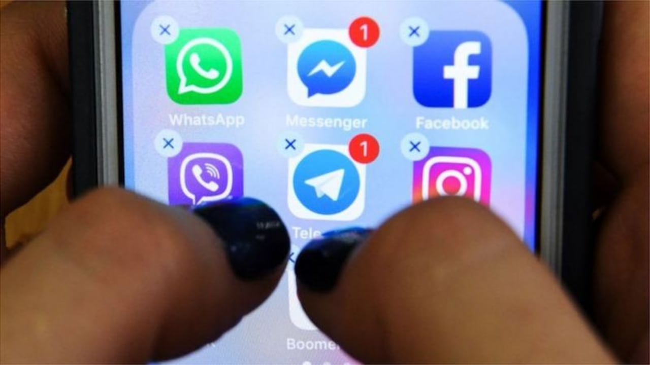 El tiempo que pasas usando las redes sociales es muy valioso para las empresas. Foto: AFP/BBC
