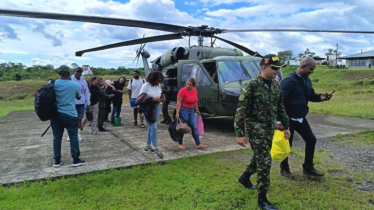 El Ejército rescató a 39 civiles que habían sido secuestrados por el ELN en Chocó. Fotos: Ejército Nacional / El País.