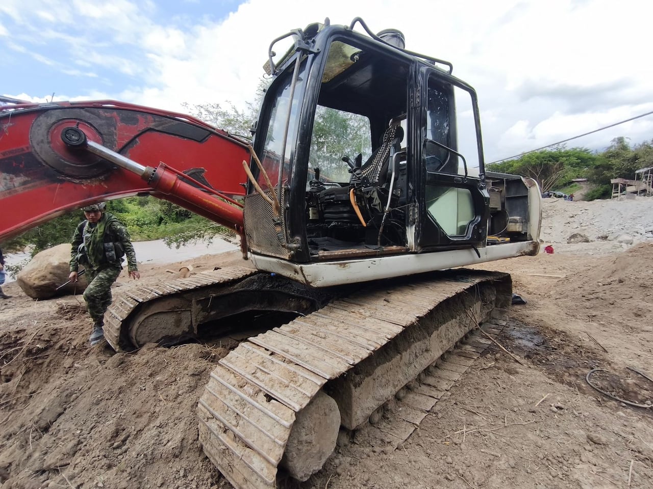 La operación se desarrolló en la vereda La Marcela, en el municipio de Patía, donde fueron ubicadas seis unidades de producción minera clandestina.