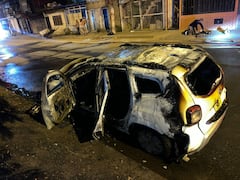 El vehículo quedó consumido casi que en su totalidad producto del atentado con los artefactos explosivos.