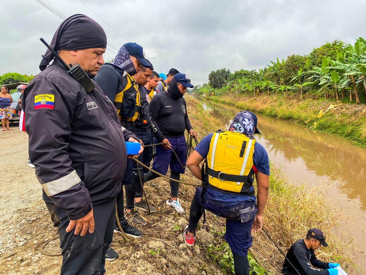 El capitán Alejandro Zanzi, jefe operativo del Cuerpo de Bomberos de esa población, informó que el hallazgo se dio tras un extenso barrido fluvial con botes institucionales.