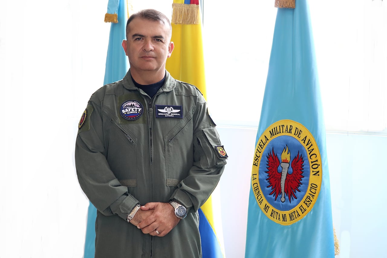 Brigadier General Oscar Mauricio Gómez comandante Escuela de Aviación Militar Marco Fidel Suárez