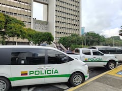 Ceremonia de juramento a la bandera de 120 auxiliares de Policía y la entrega por parte del Distrito de 40 radios de comunicación y 5 vehículos para el patrullaje policial.