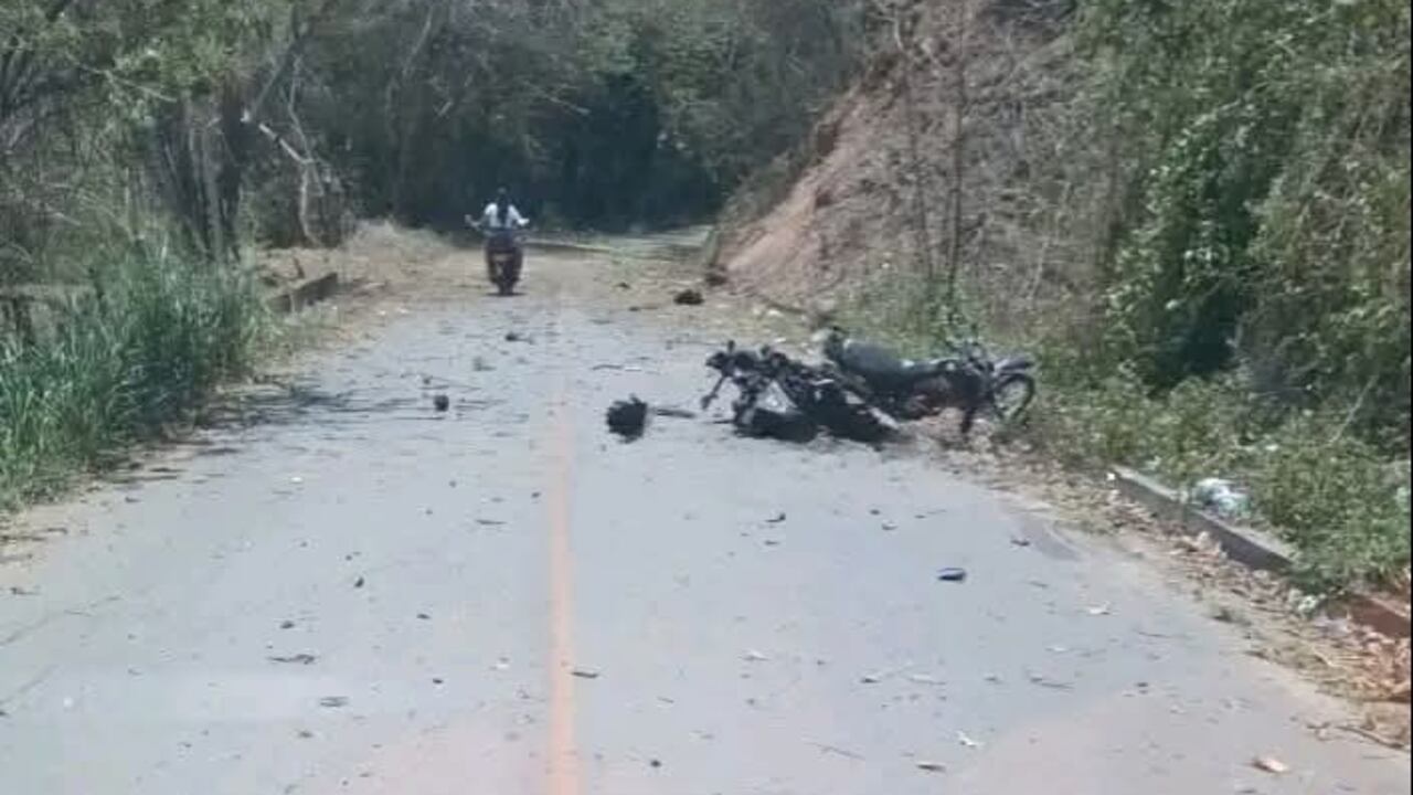 Varios militares se movilizaban por esta vía de la zona rural del municipio de El Patía cuando fueron atacado con una motobomba.