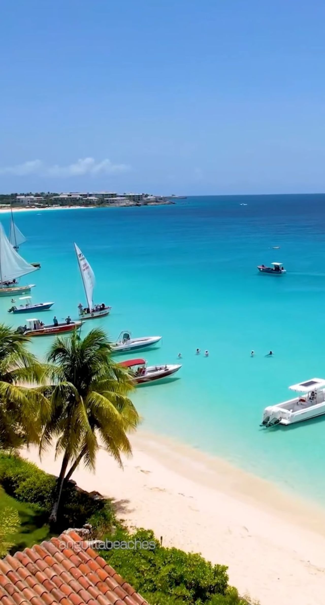 La isla de Anguila es la principal del archipiélago de Anguila, que debe su nombre a su forma alargada.
