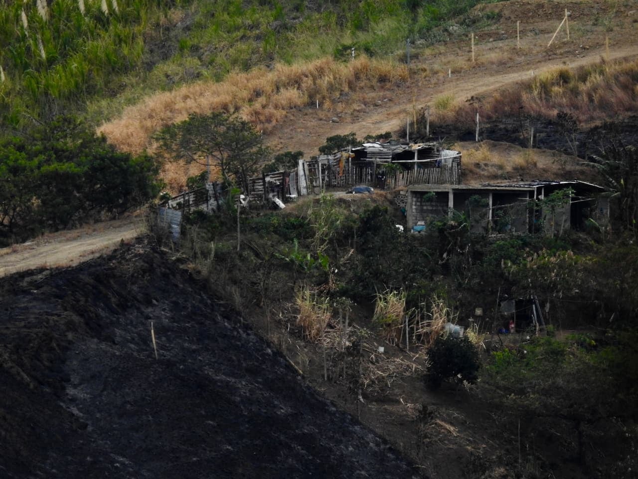 Las impactantes imágenes que dejó la emergencia ambiental en Altos de Menga.