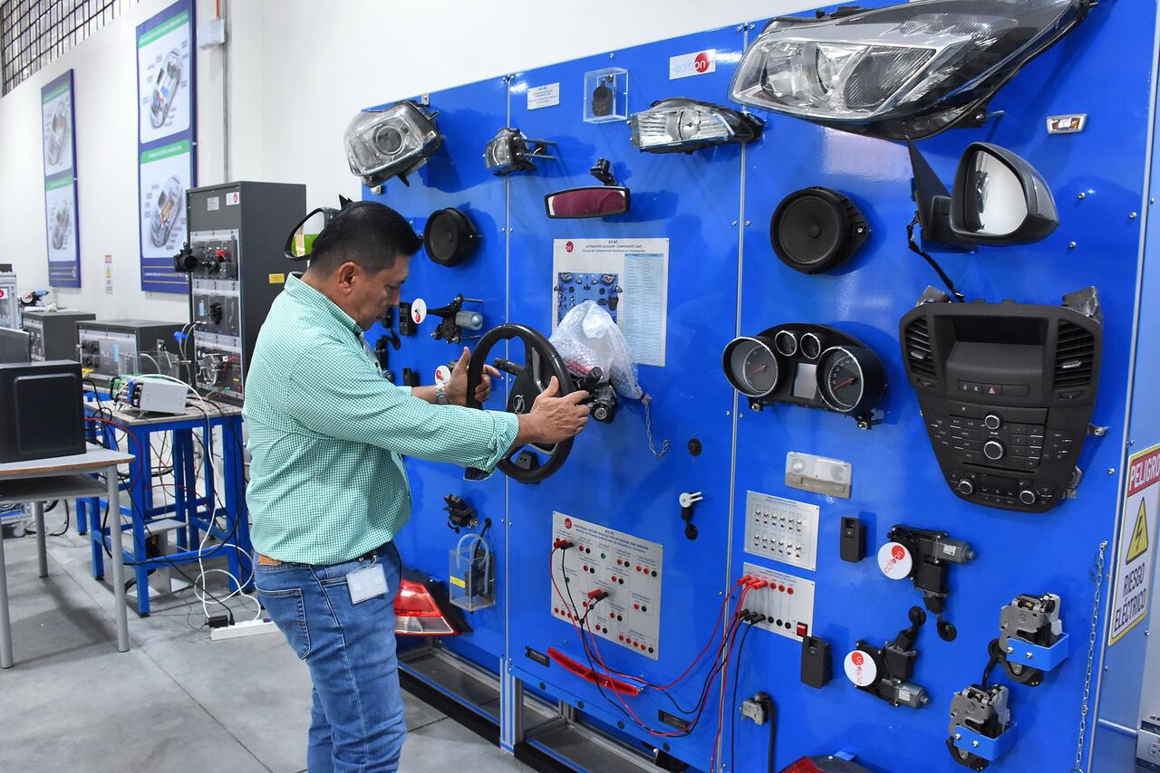 Inauguración Taller de movilidad eléctrica I.E Antonio José Camacho