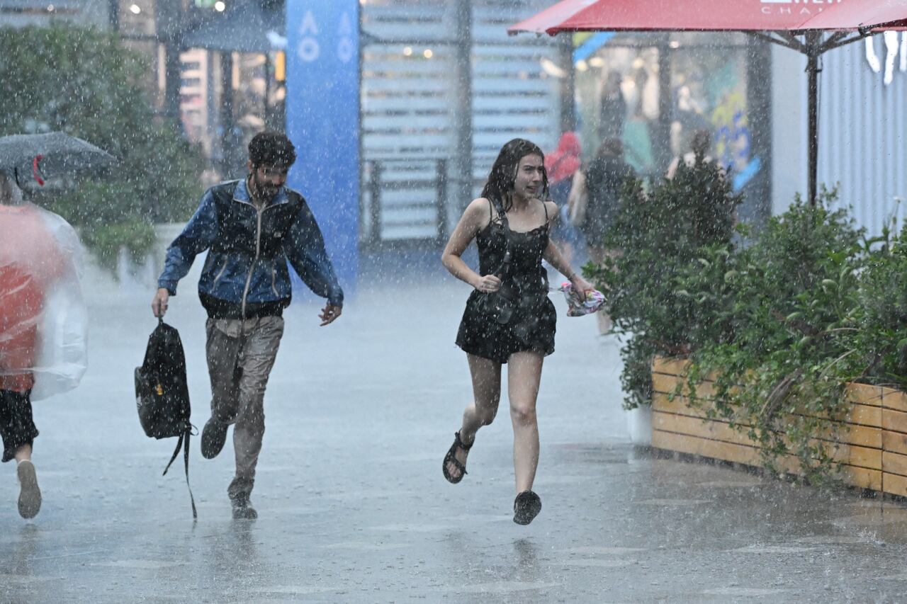 En medio de la tormenta, Sabalenka y Badosa lograron triunfar en el Australian Open 2025.