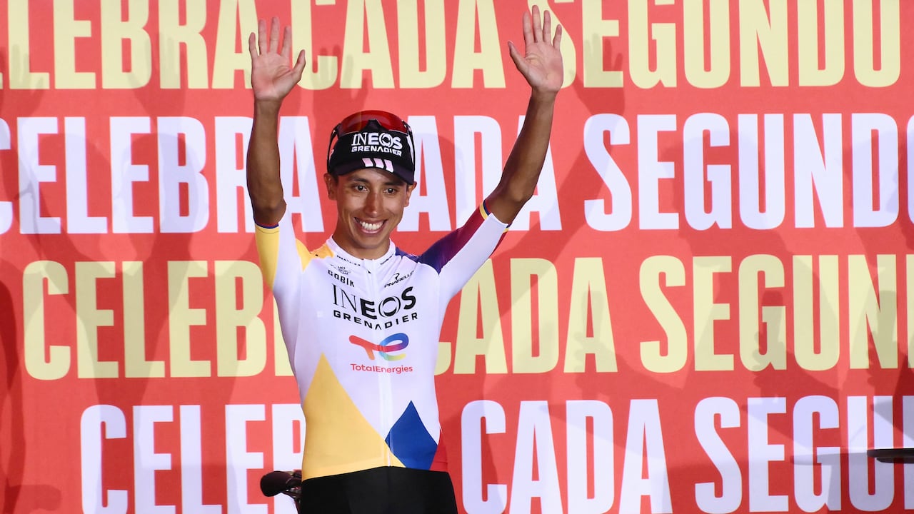 Team Ineos' Colombian rider Egan Bernal waves during the official teams presentation of the 80th edition of 'La Vuelta' cycling tour of Spain, in Torino, Italy on August 21, 2025. (Photo by Marco BERTORELLO / AFP)