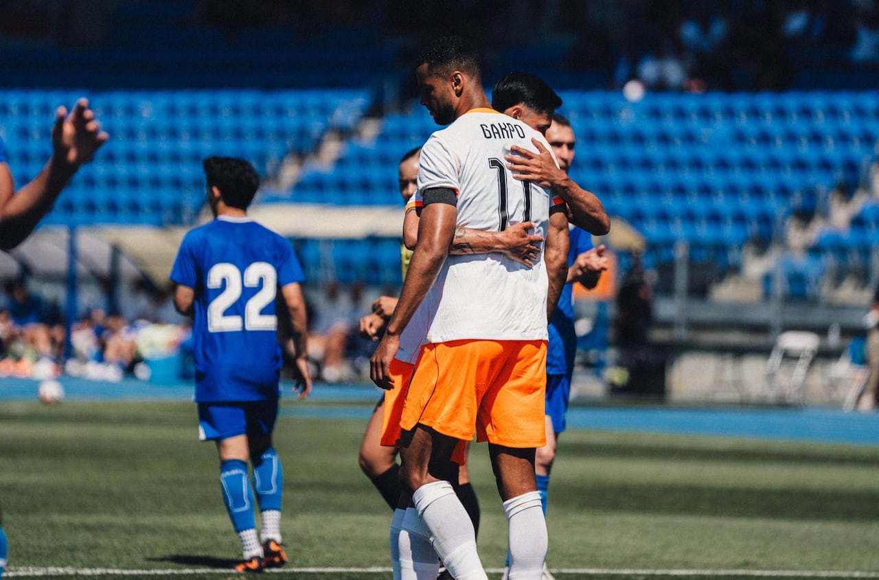 Jugadores de Países Bajos celebran la agónica victoria ante Uzbekistán en partido amistoso.