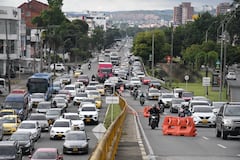 Cali: Cierre de un carril de la Autopista Sur Oriental por inicio de instalación de las graderías para la Feria de CAli. Foto José L Guzmán. El País