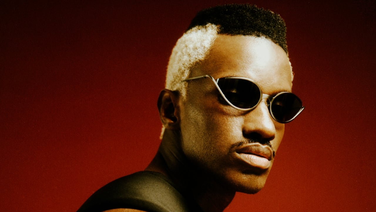 El nombre de nacimiento del artista conocido como Junior Zamora es Wilbert; él mismo ha explicado que eligió "Junior" porque le sonaba más ligero y fresco que "Wilbert".