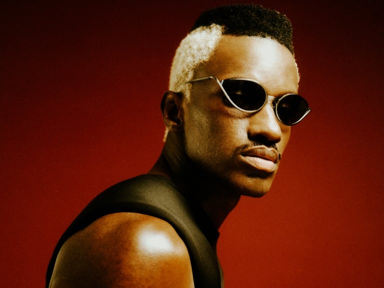 El nombre de nacimiento del artista conocido como Junior Zamora es Wilbert; él mismo ha explicado que eligió "Junior" porque le sonaba más ligero y fresco que "Wilbert".