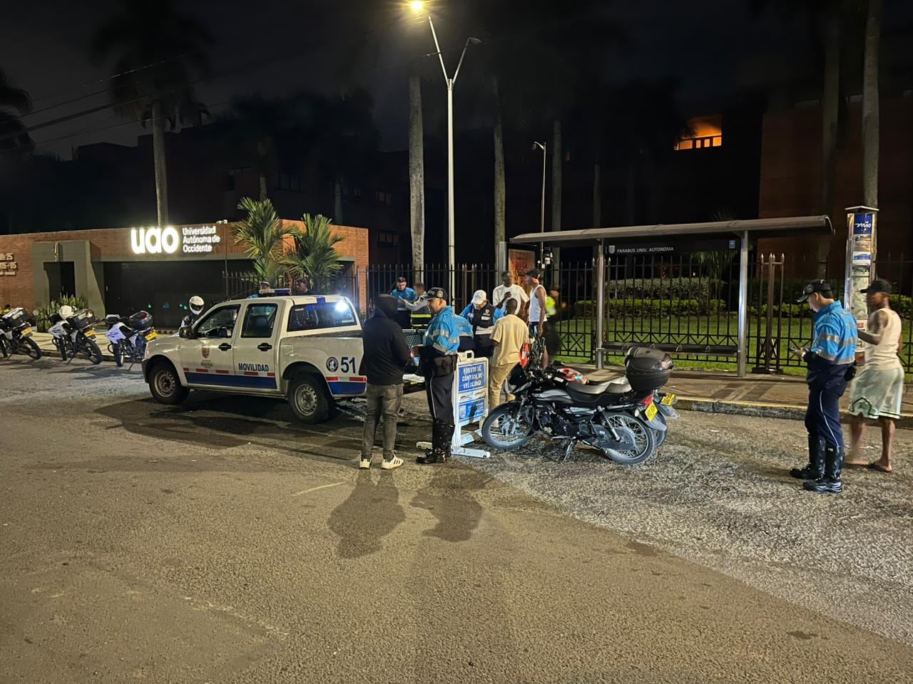 Secretaría de Movilidad de Cali presente en las vías desde el amanecer.