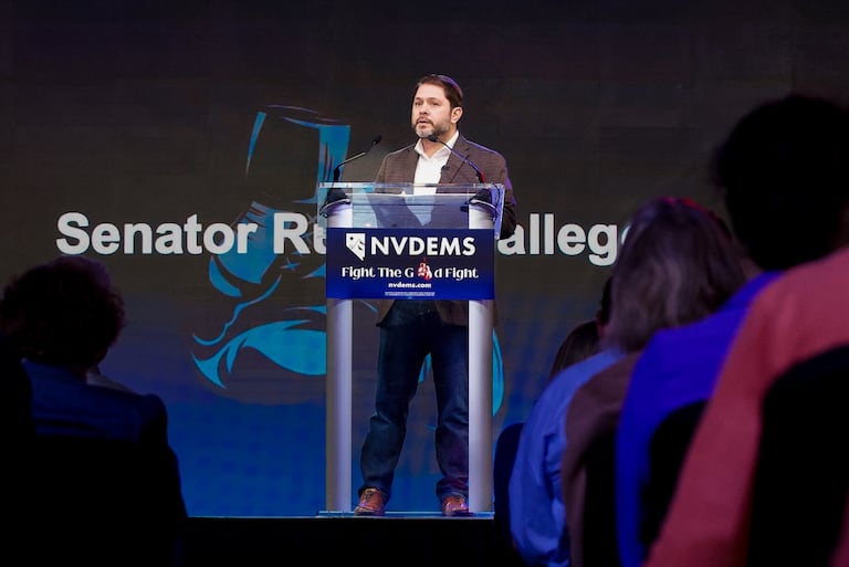 Rubén Gallego es senador del Partido Demócrata en representación del Estado de Arizona.