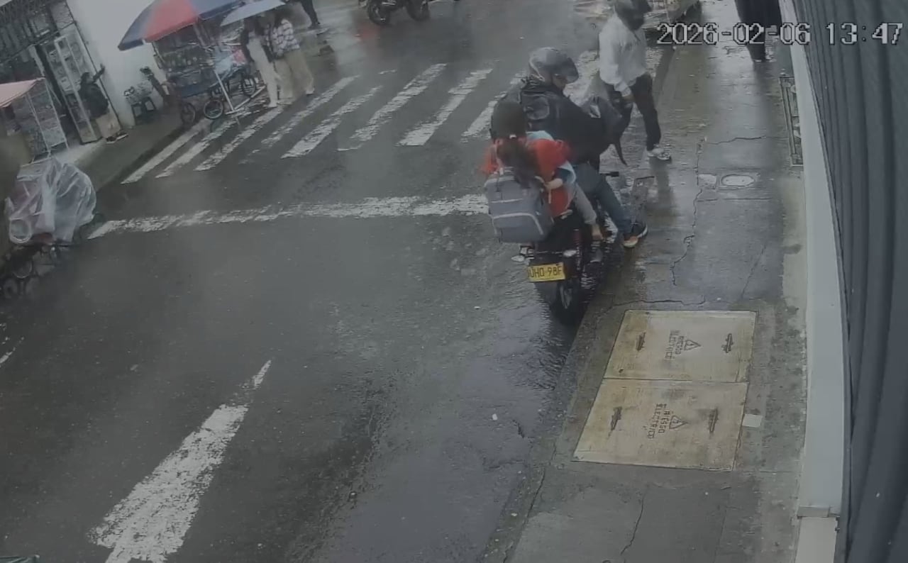 Este es el momento cuando uno de los delincuentes ingresó a la panadería para acabar con la vida de la víctima.