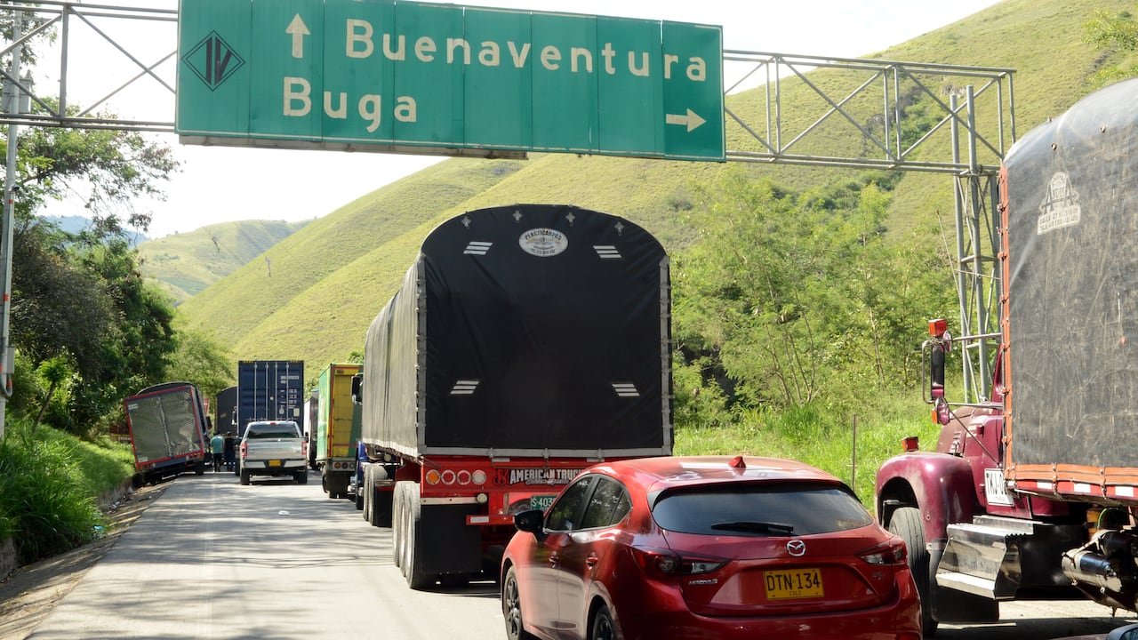 Bloqueos en la vía a Buenaventura en el sector de Loboguerrero
