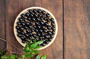 La jabuticaba es una fruta exótica y rica en vitaminas y minerales.