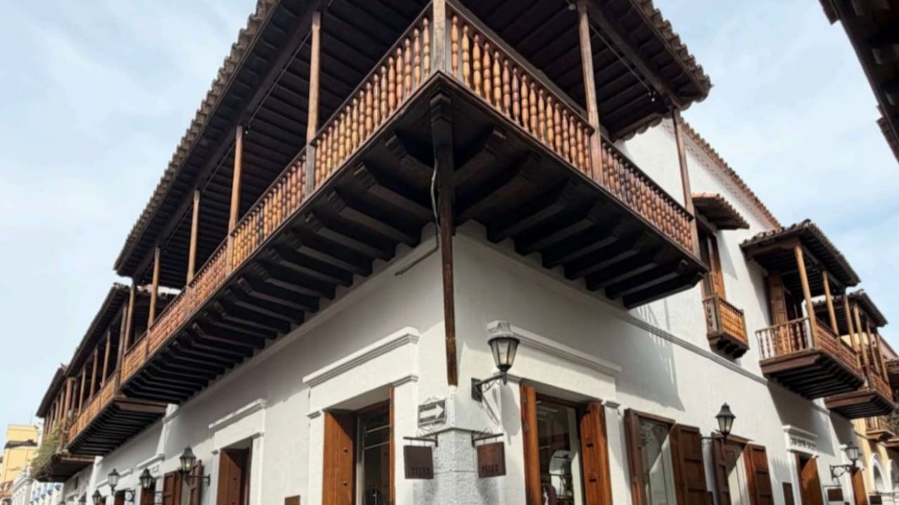 Casa Entre Calles, un nuevo lugar para locales y turistas en Cartagena, donde confluyen moda, gastronomía, joyería y cultura.