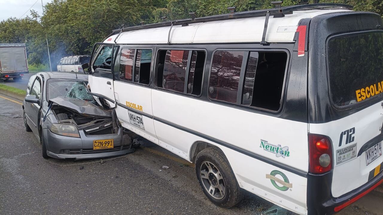 Accidente de tránsito en zona rural de Cali, causado por un bus escolar.