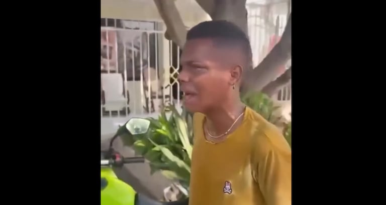 El presunto ladrón rompió en llanto tras ser retenido por los ciudadanos en Barranquilla.