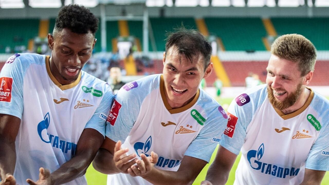 Cassierra junto a sus compañeros del Zenit de San Petersburgo