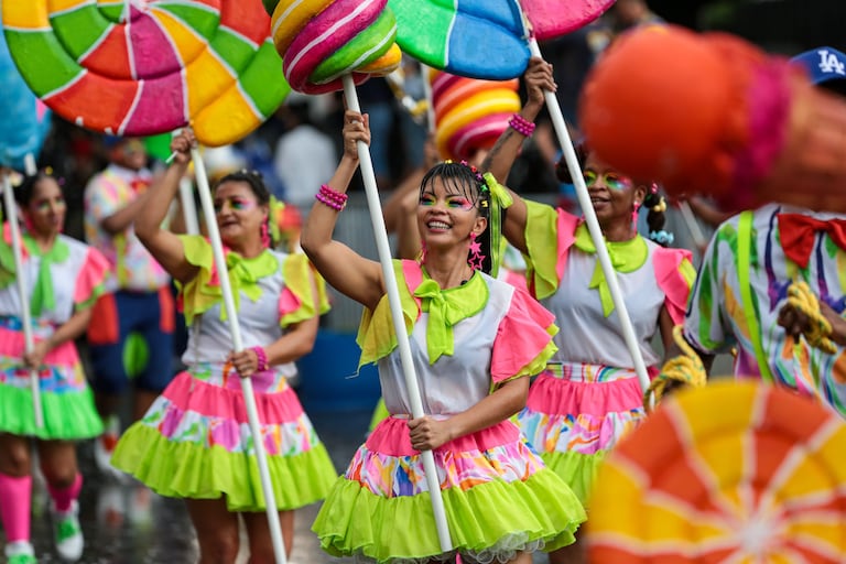 El tercer ciclo de Estímulos 2026 “Cultura para levantarnos” reúne 16 estímulos orientados a la circulación artística, la salvaguardia de expresiones tradicionales del Pacífico, el fortalecimiento de la salsa, de las artes gráficas y las artes literarias.
