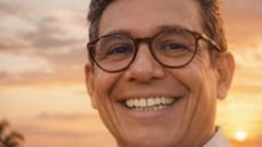 Manuel Venancio Fernández Arroyo es economista, asesor en finanzas públicas y privadas, y ensayista colombiano. Su trabajo se concentra en la relación entre poder, incentivos, decisión pública y límites institucionales, especialmente en escenarios donde la técnica y la política se cruzan. Ha trabajado en estructuración financiera, contratación pública, control, análisis económico y proyectos de inversión complejos. Paralelamente, ha desarrollado una línea de escritura ensayística orientada a desmontar narrativas técnicas vacías y discutir los costos de postergar decisiones estructurales. Es autor de libros como El Danubio desemboca en el Magdalena, Competir sin retórica, Catastro no es un mapa y El arte de no incendiar contratos públicos. Actualmente trabaja en nuevos ensayos sobre institucionalidad, economía territorial y cultura de decisión