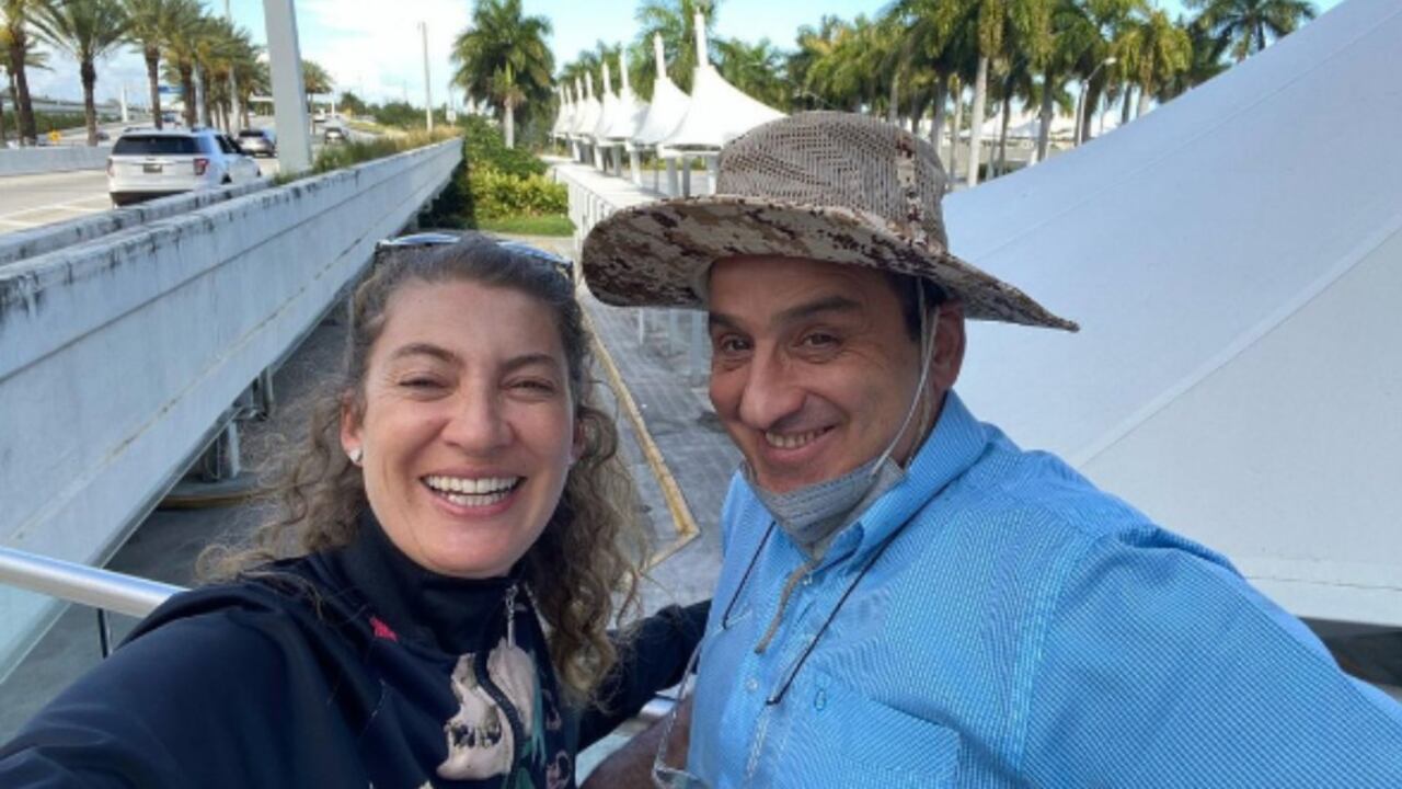 La pareja de actores llamó la atención con detalles de su relación.