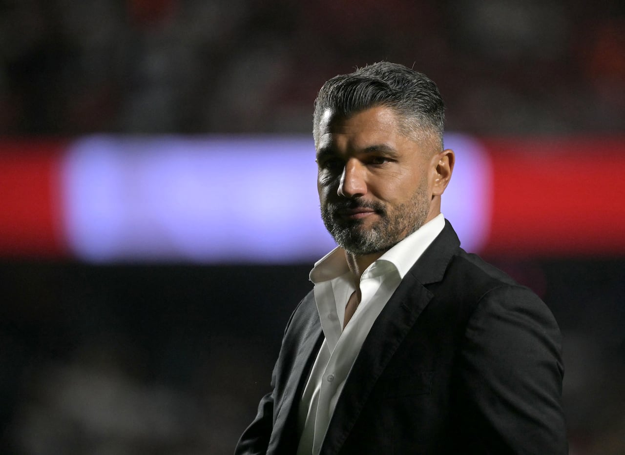 Atletico Nacional's Argentine head coach Javier Gandolfi gestures during the Copa Libertadores round of 16 second leg football match between Brazil's Sao Paulo and Colombia's Atletico Nacional at the Morumbi Stadium in Sao Paulo, Brazil on August 19, 2025. (Photo by NELSON ALMEIDA / AFP)