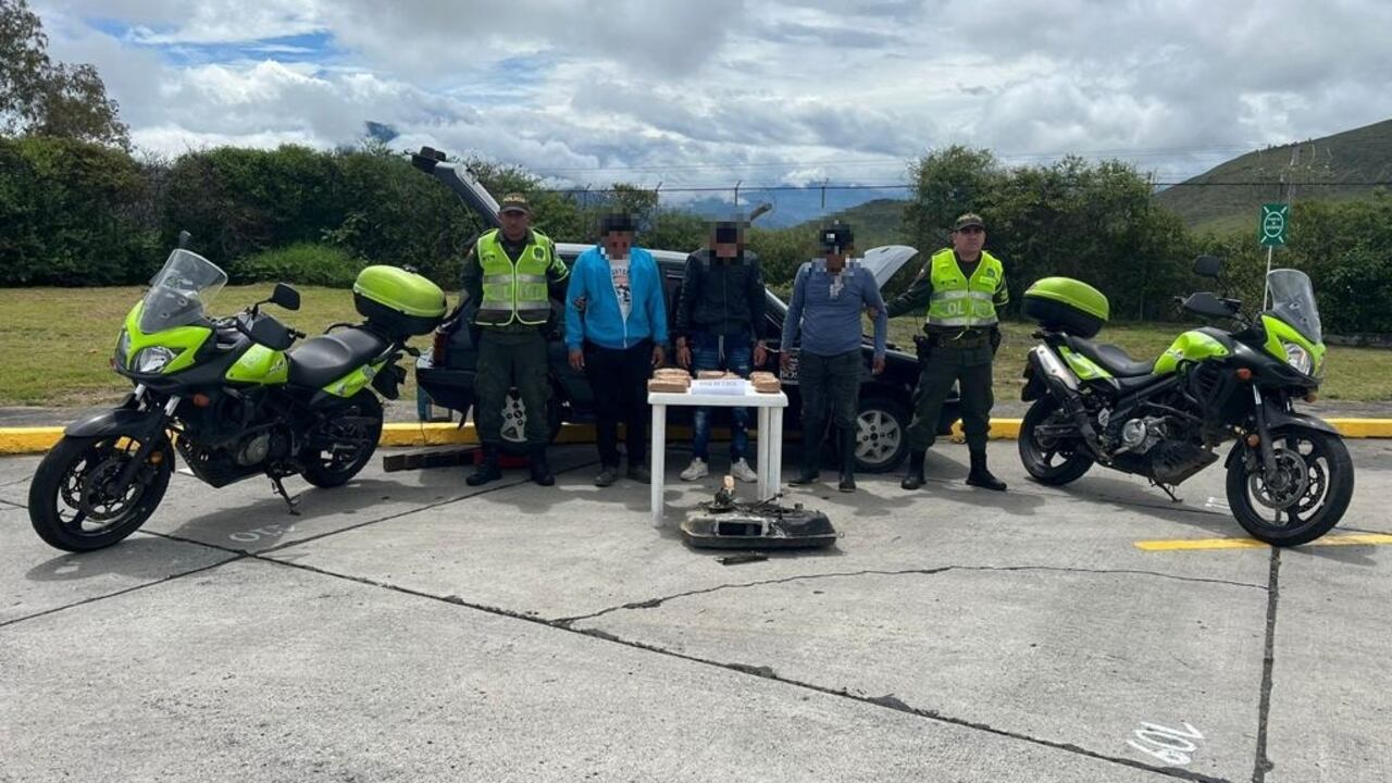 En la vía Pasto-Popayán fueron capturadas tres personas que llevaban más de ocho kilos de base de coca.