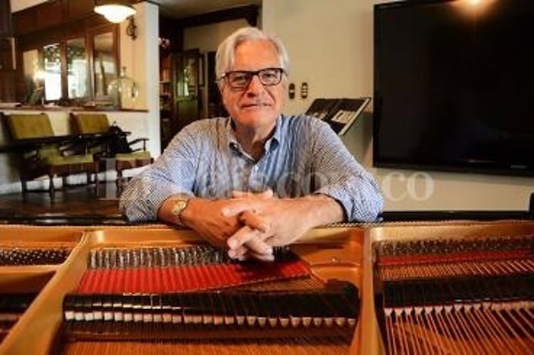 "Una gran dosis de tenacidad, locura y de pasión por lo que hago". Esa es, según Mario Fernando Prado, la fórmula para mantenerse al aire, durante 15 años, con su programa 'Mario Fernando Piano', que se emitía por Telepacífico.
COLPRENSA