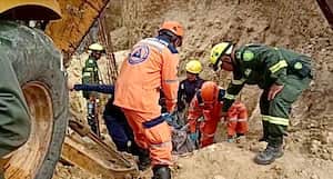 Los tres obreros fueron rescatados por Defensa Civil Atlántico y Operaciones Especiales de la Policía, dos de ellos murieron