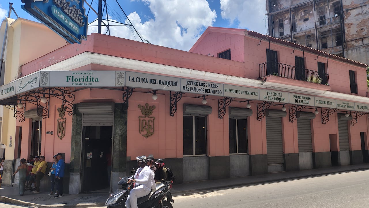 El turismo se ha visto afectado en la Isla que afronta continuos apagamos. Este es uno de los sitios emblemáticos de La Habana. Foto: Francy Chagüendo / El País