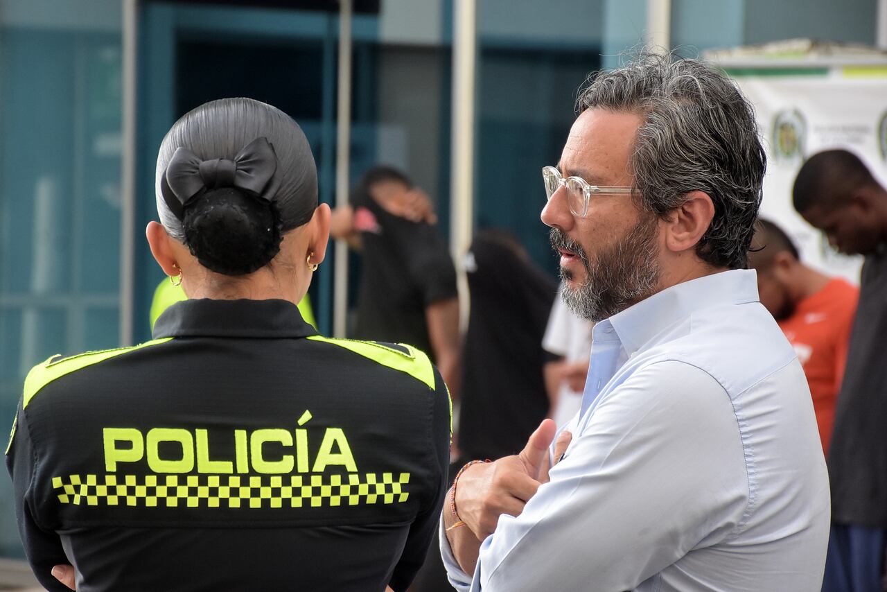 La Alcaldía y la Policía Metropolitana de Cali, presentó a 11 Motoladrones capturados por el delito de hurto, esto dentro de la estrategia "Cali siempre Presente"