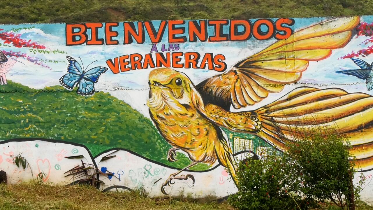 Este mural da la bienvenida al barrio, como una forma de mostrar que el colorido y la vida están por encima de las dificultades que sus habitantes han vivido en años anteriores y que han aprendido a superar con el acompañamiento y el apoyo de la Iglesia Católica.