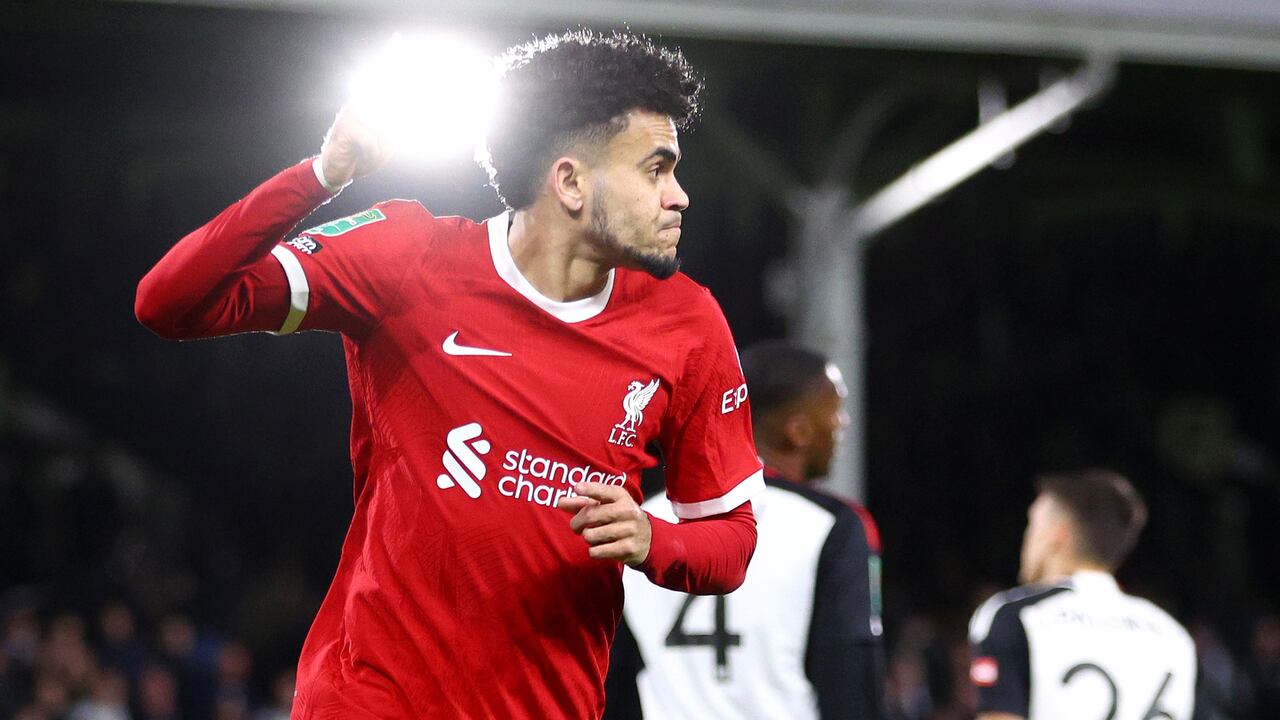 Luis Díaz celebrando su anotación contra el Fulham por la EFL Cup.
